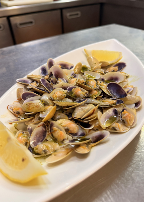 Restaurante Maluquer Quattro almejas con limón en Valencia