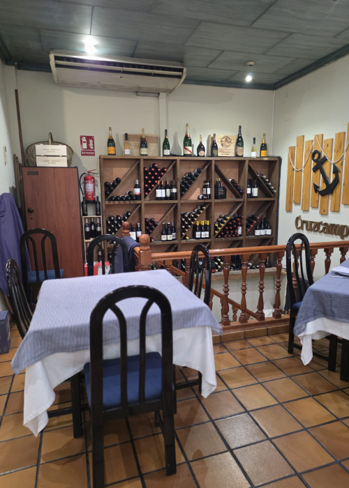 Restaurante Maluquer Quattro comedor y vinoteca interior en Valencia