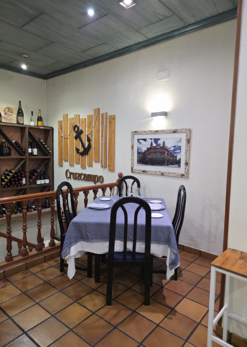 Restaurante Maluquer Quattro comedor con vinoteca en Valencia