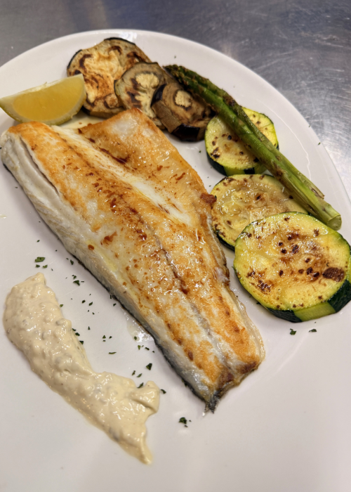 Restaurante Maluquer Quattro pescado a la plancha con verduras en Valencia
