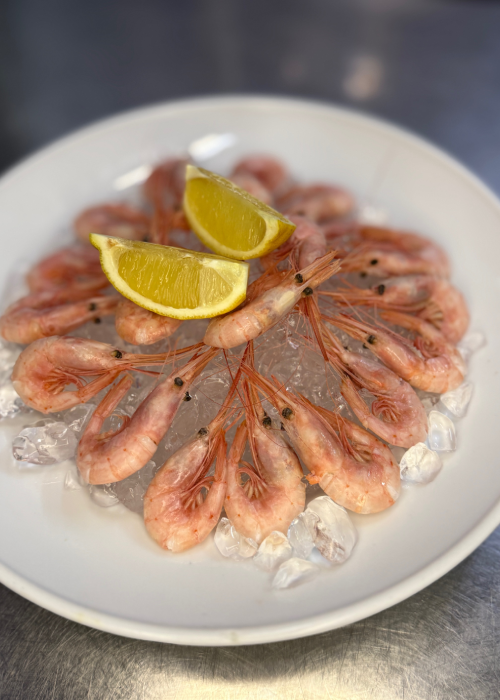 Restaurante Maluquer Quattro quisquillas sobre hielo con limón en Valencia